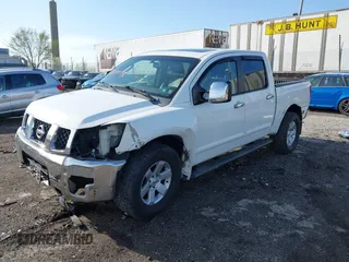 2007 Nissan Titan XE z VIN 1N6AA07B77N244215, wystawiony jako IAAI lot #41880030 z przebiegiem 138 405 mil mil oraz . Historia ofert i sprzedaży dostępna na DreamBid. Obrazek 18.