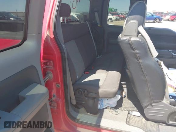 2006 Ford F-150 XL z VIN 1FTVX12546NB28124, wystawiony jako IAAI lot #42680259 z przebiegiem 175 641 mil mil oraz . Historia ofert i sprzedaży dostępna na DreamBid. Obrazek 8.