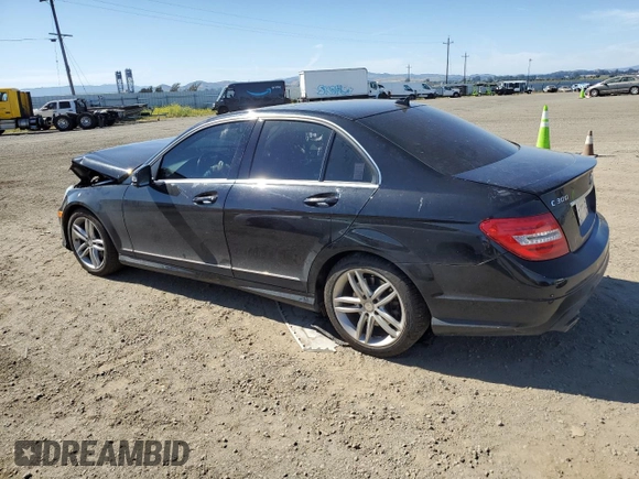 2014 Mercedes-Benz C 300 Sport z VIN WDDGF8AB2EA951478, wystawiony jako Copart lot #56416245 z przebiegiem 71 909 mil mil oraz Szkoda całkowita • Salvage title. Historia ofert i sprzedaży dostępna na DreamBid. Obrazek 2.