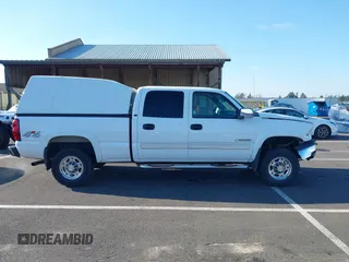 2005 Chevrolet Silverado 1500HD LT z VIN 1GCGK13U45F830143, wystawiony jako IAAI lot #41424683 z przebiegiem 141 881 mil mil oraz . Historia ofert i sprzedaży dostępna na DreamBid. Obrazek 14.