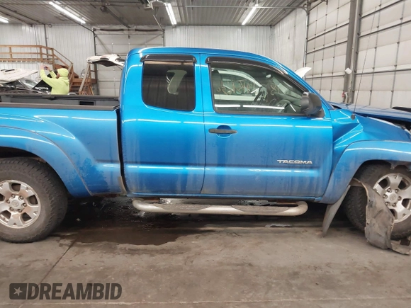 2011 Toyota Tacoma z VIN 5TFUX4EN1BX007462, wystawiony jako IAAI lot #41516380 z przebiegiem 93 111 mil mil oraz . Historia ofert i sprzedaży dostępna na DreamBid. Obrazek 14.