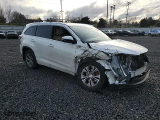 2014 Toyota Highlander XLE with VIN 5TDJKRFH2ES058289, listed as a Copart auction lot 46473015 with 105,169 mi miles and Salvage Title. Bid and sale history available at carsss.com. Image 4.