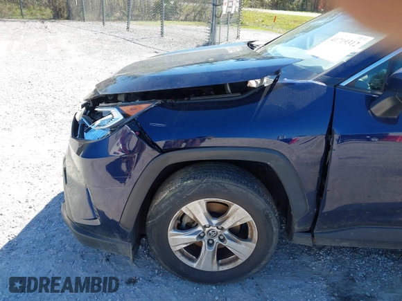 2021 Toyota RAV4 XLE with VIN JTMW1RFV9MD070870, listed as a IAAI auction lot 41719312 with 576,675 mi miles. Bid and sale history available at carsss.com. Image 6.