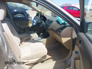 2003 Honda Civic LX z VIN 2HGES16583H538021, wystawiony jako IAAI lot #42063516 z przebiegiem 218 549 mil mil oraz . Historia ofert i sprzedaży dostępna na DreamBid. Obrazek 5.