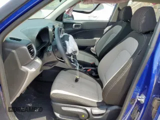 2024 Hyundai Venue SEL z VIN KMHRC8A38RU284095, wystawiony jako Copart lot #58979905 z przebiegiem 17 646 mil mil oraz Czysty tytuł • Clean title. Historia ofert i sprzedaży dostępna na DreamBid. Obrazek 7.