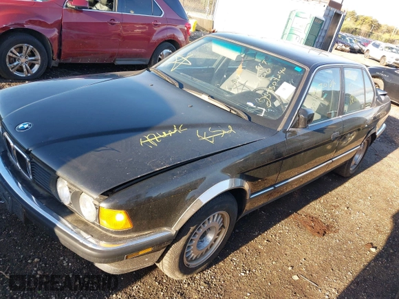 1988 BMW 7 Series z VIN WBAGB4318J3209844, wystawiony jako IAAI lot #42133230 z przebiegiem Nie podano mil oraz . Historia ofert i sprzedaży dostępna na DreamBid. Obrazek 2.