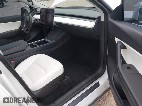 2021 Tesla Model Y Standard Range with VIN 5YJYGDED9MF121828, listed as a IAAI auction lot 42119518 with 34,454 mi miles and . Bid and sale history available at carsss.com. Image 5.