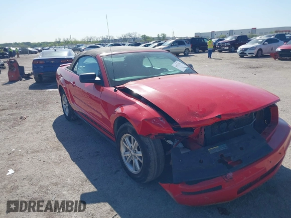 2008 Ford Mustang Deluxe with VIN 1ZVHT84NX85143404, listed as a IAAI auction lot 41977601 with 111,457 mi miles and . Bid and sale history available at carsss.com. Image 1.