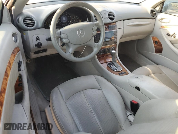 2005 Mercedes-Benz CLK 320 z VIN WDBTK65G15T047512, wystawiony jako Copart lot #75452814 z przebiegiem 131 655 mil mil oraz Czysty tytuł • Clean title. Historia ofert i sprzedaży dostępna na DreamBid. Obrazek 8.