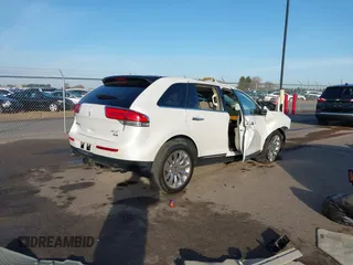 2014 Lincoln MKX with VIN 2LMDJ8JK4EBL10770, listed as a IAAI auction lot 40694091 with 106,354 mi miles. Bid and sale history available at carsss.com. Image 4.