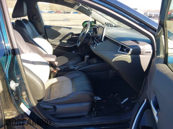 2020 Toyota Corolla Hatchback XSE with VIN JTNC4RBE8L3085053, listed as a IAAI auction lot 41134475 with 51,287 mi miles. Bid and sale history available at carsss.com. Image 5.