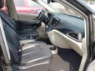2020 Chrysler Pacifica Touring L with VIN 2C4RC1BG4LR103608, listed as a IAAI auction lot 42280924 with 79,502 mi miles and . Bid and sale history available at DreamBid. Image 5.