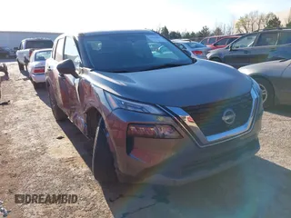 2023 Nissan Rogue S z VIN 5N1BT3AB4PC818482, wystawiony jako IAAI lot #41843089 z przebiegiem 12 825 mil mil oraz . Historia ofert i sprzedaży dostępna na DreamBid. Obrazek 1.