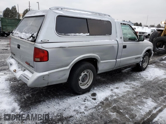 1996 GMC Sonoma with VIN 1GTCS1446T8505797, listed as a Copart auction lot 87644265 with 171,790 mi miles and Salvage Title. Bid and sale history available at carsss.com. Image 3.