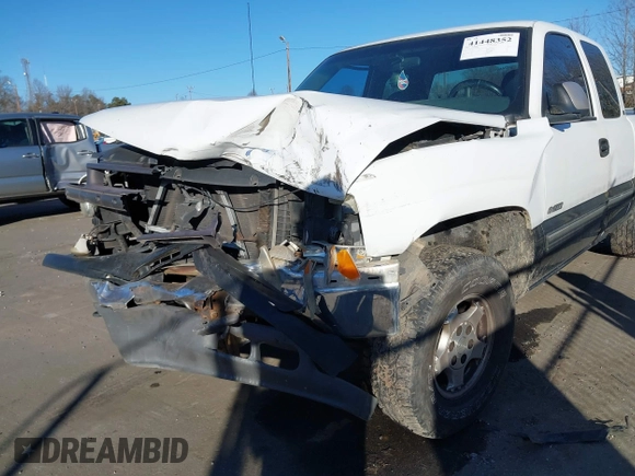 2000 Chevrolet Silverado 1500 LS with VIN 1GCEK19T8YE138791, listed as a IAAI auction lot 41448352 with 226,269 mi miles. Bid and sale history available at carsss.com. Image 6.