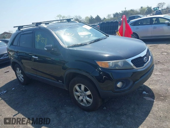 2013 Kia Sorento LX with VIN 5XYKTDA67DG375524, listed as a IAAI auction lot 41824511 with 175,604 mi miles. Bid and sale history available at carsss.com. Image 1.