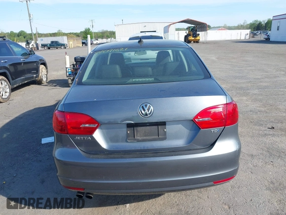 2013 Volkswagen Jetta TDI w/Premium z VIN 3VWLL7AJ6DM291317, wystawiony jako IAAI lot #42091621 z przebiegiem 169 448 mil mil oraz . Historia ofert i sprzedaży dostępna na DreamBid. Obrazek 16.