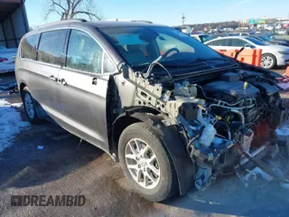 2021 Chrysler Voyager LXI with VIN 2C4RC1DG7MR524009, listed as a IAAI auction lot 41603064 with 105,607 mi miles. Bid and sale history available at carsss.com. Image 1.