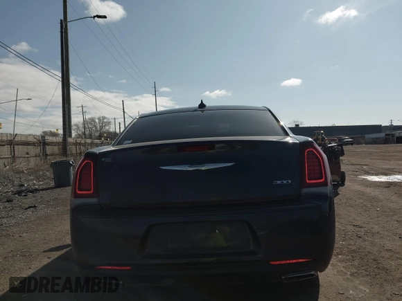 2018 Chrysler 300 with VIN 2C3CCAGG3JH250332, listed as a IAAI auction lot 41931396 with 0 mi miles. Bid and sale history available at carsss.com. Image 15.