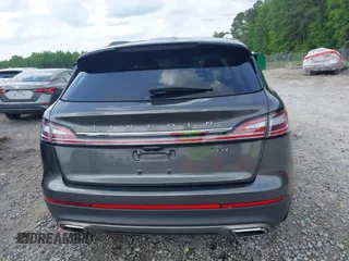 2019 Lincoln Nautilus Select z VIN 2LMPJ6K9XKBL41983, wystawiony jako IAAI lot #42076506 z przebiegiem 48 317 mil mil oraz . Historia ofert i sprzedaży dostępna na DreamBid. Obrazek 16.