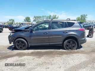 2018 Toyota RAV4 LE с VIN JTMBFREVXJJ745379, выставлен на аукционе IAAI как лот 42269832 с пробегом Не указан миль и . История ставок и продаж доступна на DreamBid. Изображение 14.
