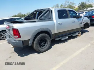 2016 Ram 1500 Rebel z VIN 1C6RR7YT5GS251994, wystawiony jako IAAI lot #42139378 z przebiegiem 102 736 mil mil oraz . Historia ofert i sprzedaży dostępna na DreamBid. Obrazek 4.