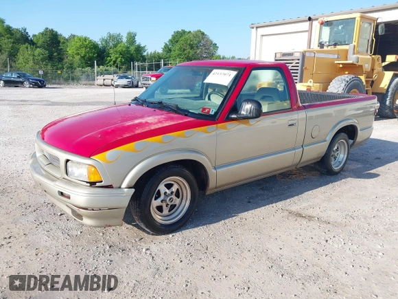 1996 GMC Sonoma SLS with VIN 1GTCS14X4T8515402, listed as a IAAI auction lot 42137071 with 165,316 mi miles. Bid and sale history available at carsss.com. Image 2.