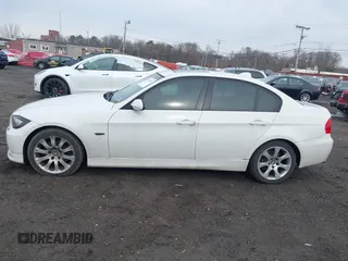 2008 BMW 3 Series 328xi with VIN WBAVC73518KP39338, listed as a IAAI auction lot 41474955 with 132,484 mi miles. Bid and sale history available at carsss.com. Image 14.