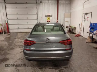 2018 Volkswagen Passat SE z VIN 1VWBA7A36JC009970, wystawiony jako IAAI lot #42179127 z przebiegiem 86 612 mil mil oraz . Historia ofert i sprzedaży dostępna na DreamBid. Obrazek 16.