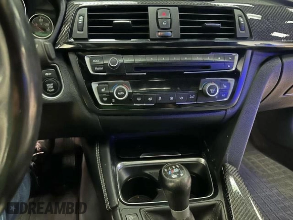 2015 BMW M3 z VIN WBS3C9C52FJ276370, wystawiony jako Copart lot #45783445 z przebiegiem 39 813 mil mil oraz Czysty tytuł • Clean title. Historia ofert i sprzedaży dostępna na DreamBid. Obrazek 9.