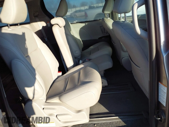 2020 Toyota Sienna XLE Auto Access Seat with VIN 5TDYZ3DC9LS036771, listed as a IAAI auction lot 41780540 with 151,745 mi miles. Bid and sale history available at carsss.com. Image 8.