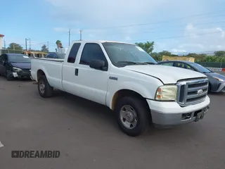 2006 Ford F-250 XL z VIN 1FTSX20596ED06055, wystawiony jako IAAI lot #42248597 z przebiegiem Nie podano mil oraz . Historia ofert i sprzedaży dostępna na DreamBid. Obrazek 1.
