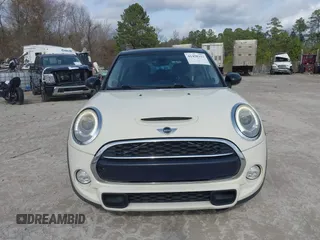 2017 MINI Hardtop 4 Door Cooper S z VIN WMWXU3C54H2D32602, wystawiony jako IAAI lot #41458333 z przebiegiem 124 235 mil mil oraz . Historia ofert i sprzedaży dostępna na DreamBid. Obrazek 6.