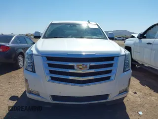 2016 Cadillac Escalade Luxury Collection z VIN 1GYS3BKJ2GR427147, wystawiony jako IAAI lot #41863121 z przebiegiem 104 459 mil mil oraz . Historia ofert i sprzedaży dostępna na DreamBid. Obrazek 12.