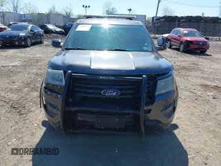 2016 Ford Utility Police Interceptor with VIN 1FM5K8AR2GGA62704, listed as a IAAI auction lot 42005557 with 123,661 mi miles. Bid and sale history available at carsss.com. Image 12.