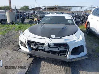 2018 Chevrolet Camaro ZL1 with VIN 1G1FJ1R61J0183374, listed as a IAAI auction lot 41622572 with 38,661 mi miles and . Bid and sale history available at DreamBid. Image 12.