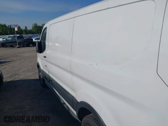 2018 Ford Transit with VIN 1FTYE1YM8JKB52082, listed as a IAAI auction lot 42098033 with 243,181 mi miles. Bid and sale history available at carsss.com. Image 6.