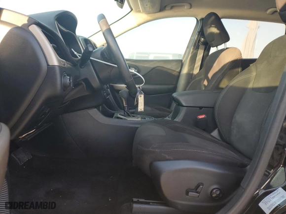 2017 Jeep Cherokee Latitude with VIN 1C4PJLCB2HW604314, listed as a Copart auction lot 83364074 with 146,688 mi miles and Clean Title. Bid and sale history available at carsss.com. Image 7.