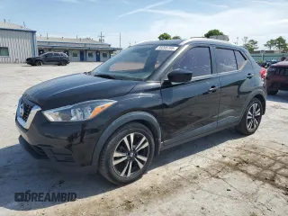 2018 Nissan Kicks SV z VIN 3N1CP5CU7JL533457, wystawiony jako Copart lot #66095705 z przebiegiem 140 261 mil mil oraz Czysty tytuł • Clean title. Historia ofert i sprzedaży dostępna na DreamBid. Obrazek 1.