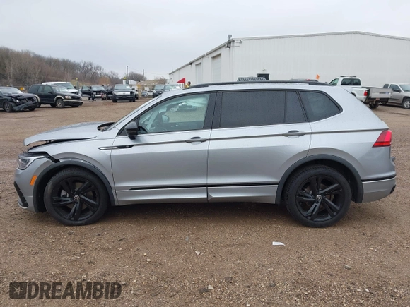 2023 Volkswagen Tiguan SE R-Line Black with VIN 3VV8B7AX3PM130610, listed as a IAAI auction lot 42011131 with 21,980 mi miles and . Bid and sale history available at DreamBid. Image 14.