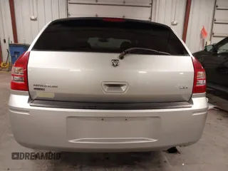 2005 Dodge Magnum z VIN 2DRGZR8V15H587486, wystawiony jako IAAI lot #42040578 z przebiegiem 179 158 mil mil oraz . Historia ofert i sprzedaży dostępna na DreamBid. Obrazek 17.