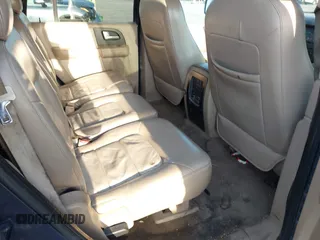 2005 Ford Expedition Eddie Bauer с VIN 1FMFU17505LA92105, выставлен на аукционе IAAI как лот 41963131 с пробегом 179 104 миль миль и . История ставок и продаж доступна на DreamBid. Изображение 8.