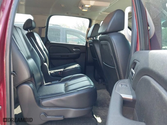 2007 Chevrolet Suburban LTZ with VIN 3GNFK163X7G259264, listed as a IAAI auction lot 42019421 with 130,744 mi miles. Bid and sale history available at carsss.com. Image 8.