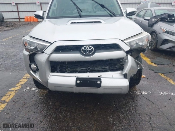 2018 Toyota 4Runner SR5 with VIN JTEBU5JR0J5550614, listed as a IAAI auction lot 41768811 with 175,400 mi miles. Bid and sale history available at carsss.com. Image 6.