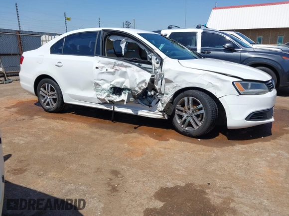2014 Volkswagen Jetta SE z VIN 3VWD17AJ5EM267330, wystawiony jako IAAI lot #42003039 z przebiegiem 153 591 mil mil oraz . Historia ofert i sprzedaży dostępna na DreamBid. Obrazek 13.