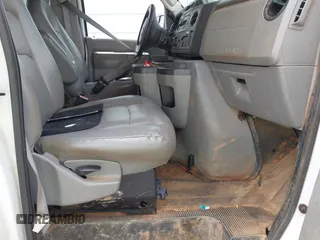 2013 Ford Econoline Passenger XL z VIN 1FBSS3BL0DDA07125, wystawiony jako IAAI lot #42791757 z przebiegiem 204 148 mil mil oraz . Historia ofert i sprzedaży dostępna na DreamBid. Obrazek 5.