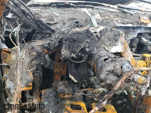 2007 Cadillac Escalade z VIN 1GYEC63847R316793, wystawiony jako Copart lot #59086055 z przebiegiem Nie podano mil oraz Nie do naprawy • Non repairable. Historia ofert i sprzedaży dostępna na DreamBid. Obrazek 9.
