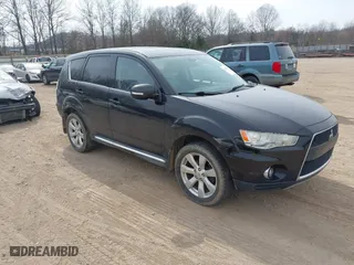 2010 Mitsubishi Outlander GT with VIN JA4JT5AX3AZ008590, listed as a IAAI auction lot 41762160 with 176,906 mi miles. Bid and sale history available at carsss.com. Image 1.