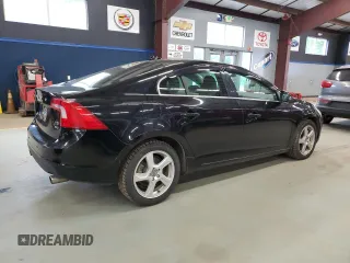 2013 Volvo S60 T5 z VIN YV1612FH0D2206343, wystawiony jako Copart lot #57906385 z przebiegiem 95 613 mil mil oraz Czysty tytuł • Clean title. Historia ofert i sprzedaży dostępna na DreamBid. Obrazek 3.