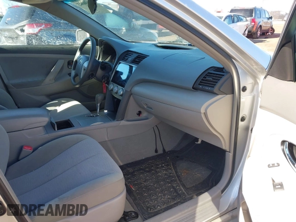 2011 Toyota Camry LE z VIN 4T4BF3EK1BR182727, wystawiony jako IAAI lot #41730393 z przebiegiem 314 661 mil mil oraz . Historia ofert i sprzedaży dostępna na DreamBid. Obrazek 5.